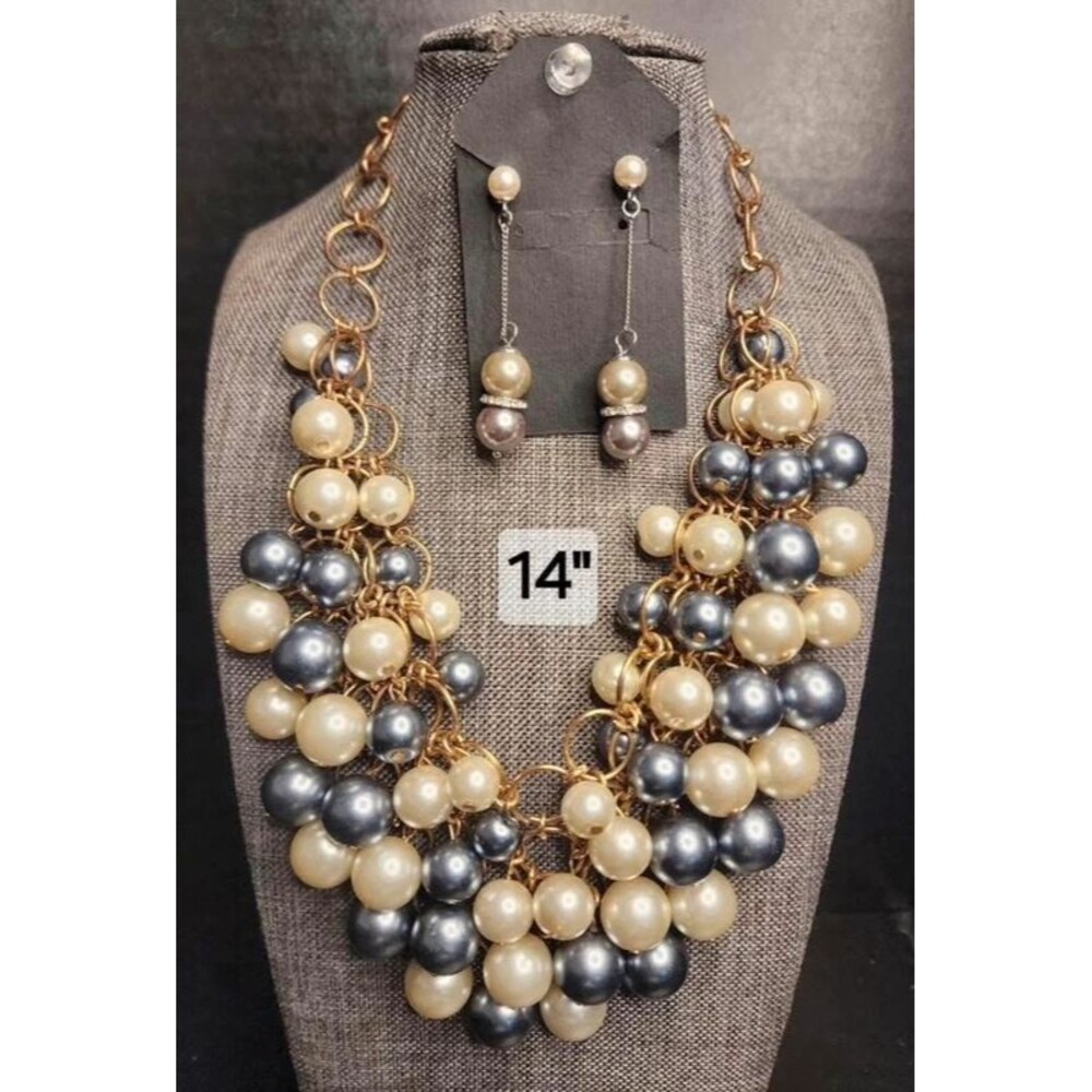 66. Elegant Cluster Statement Necklace Set